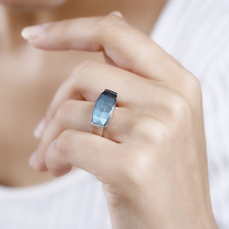 Malagasy Labradorite Solitaire Ring in Platinum Over Sterling Silver (Size 10.0) 5.90 ctw