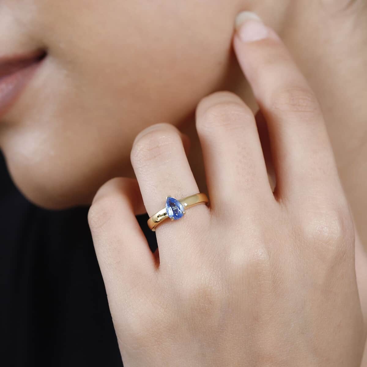 Kashmir Kyanite Solitaire Ring in Vermeil Yellow Gold Over Sterling Silver (Size 8.0) 0.85 ctw image number 2