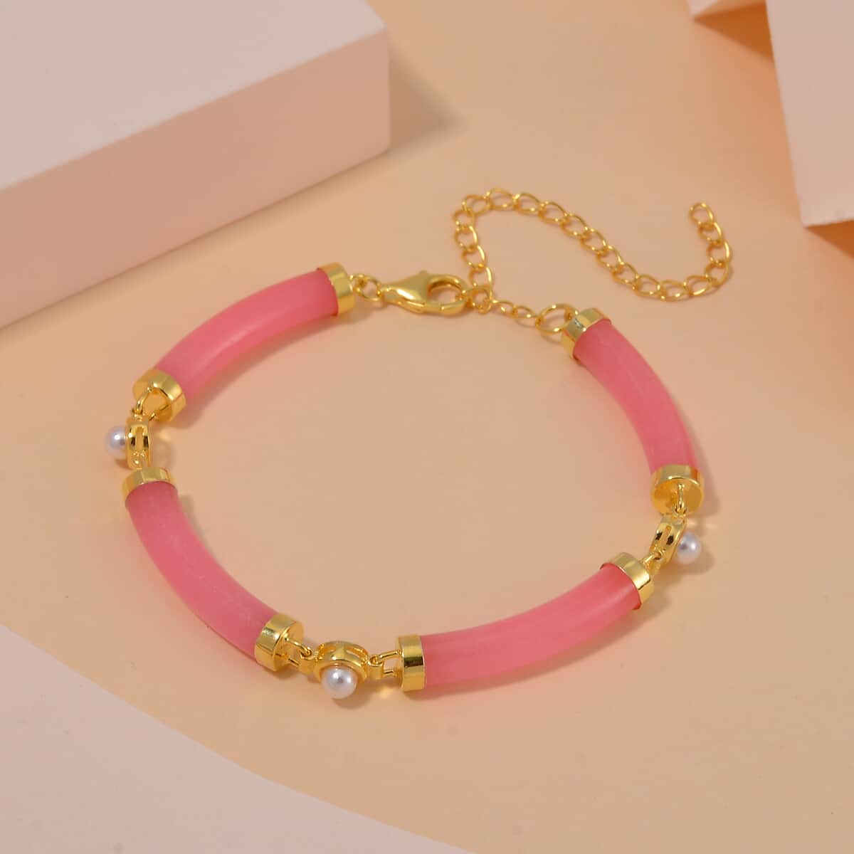 Pink Jade, White Shell Pearl Bracelet in 14K YG Over Sterling Silver (5.75-8.25In) 32.75 ctw image number 1