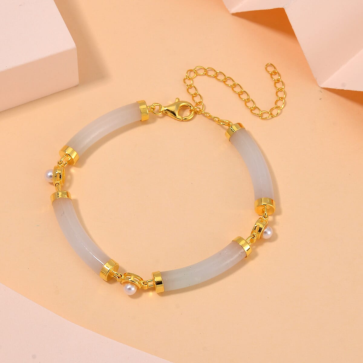 Natural Jade and White Shell Pearl Bracelet in 14K Yellow Gold Over Sterling Silver (5.75-8.25In) 32.75 ctw image number 1