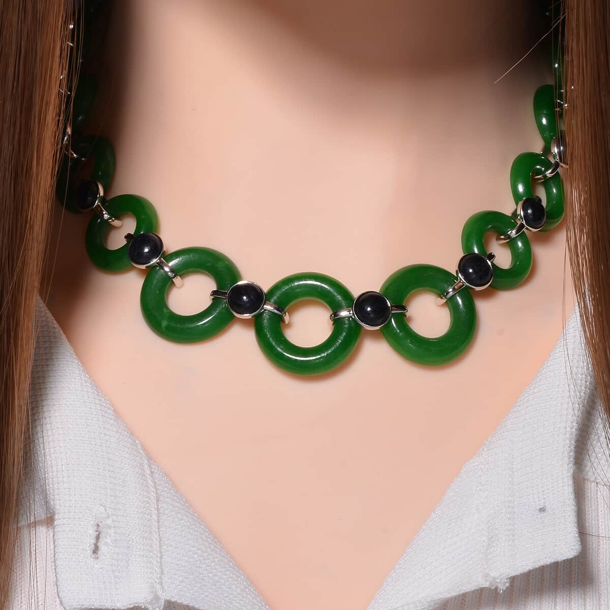 Designer Inspired Green and Black Jade (D) Disc Graduated Necklace 18 Inches in Platinum Over Sterling Silver 233.50 ctw image number 1