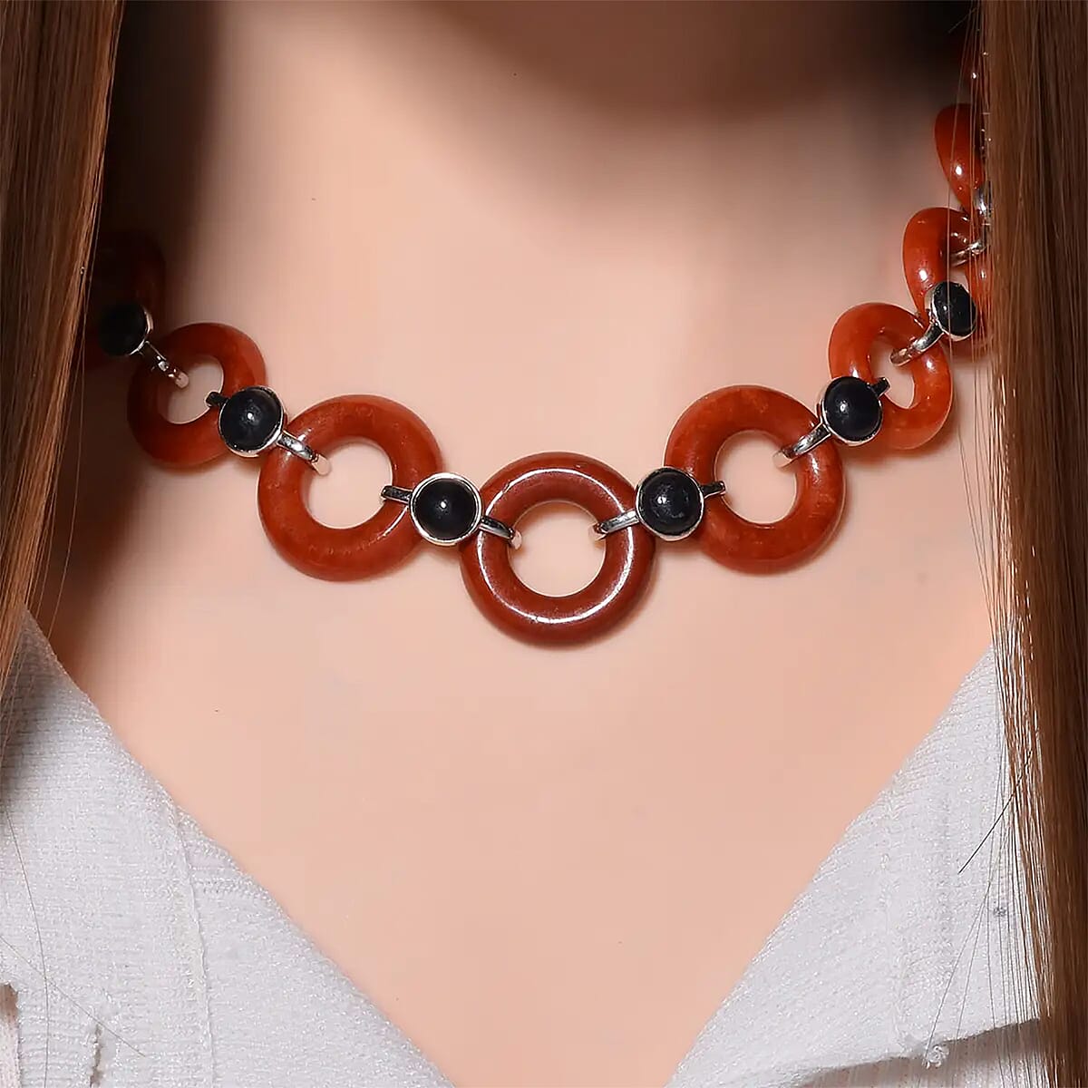 Designer Inspired Red and Black Jade (D) Disc Graduated Necklace 18 Inches in Platinum Over Sterling Silver 236.10 ctw image number 6