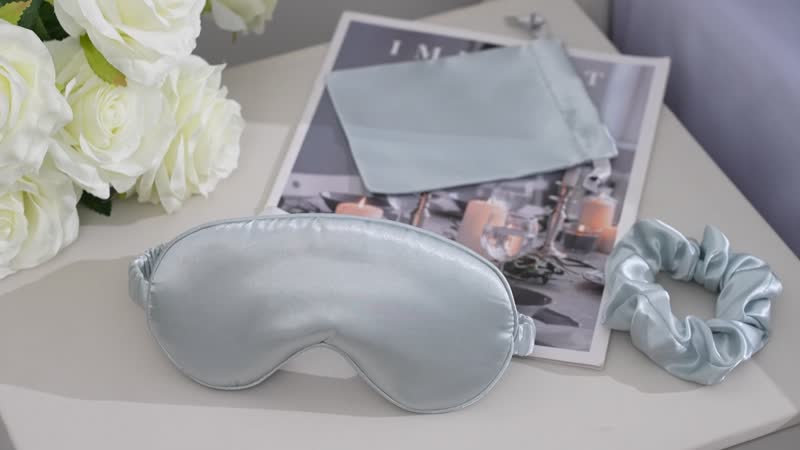 Set of 5, Two Pillow Cases (29.52"x18.50"), Hair Band, Eye Mask, Storage Bag (4.72"x 5.90") - Silver