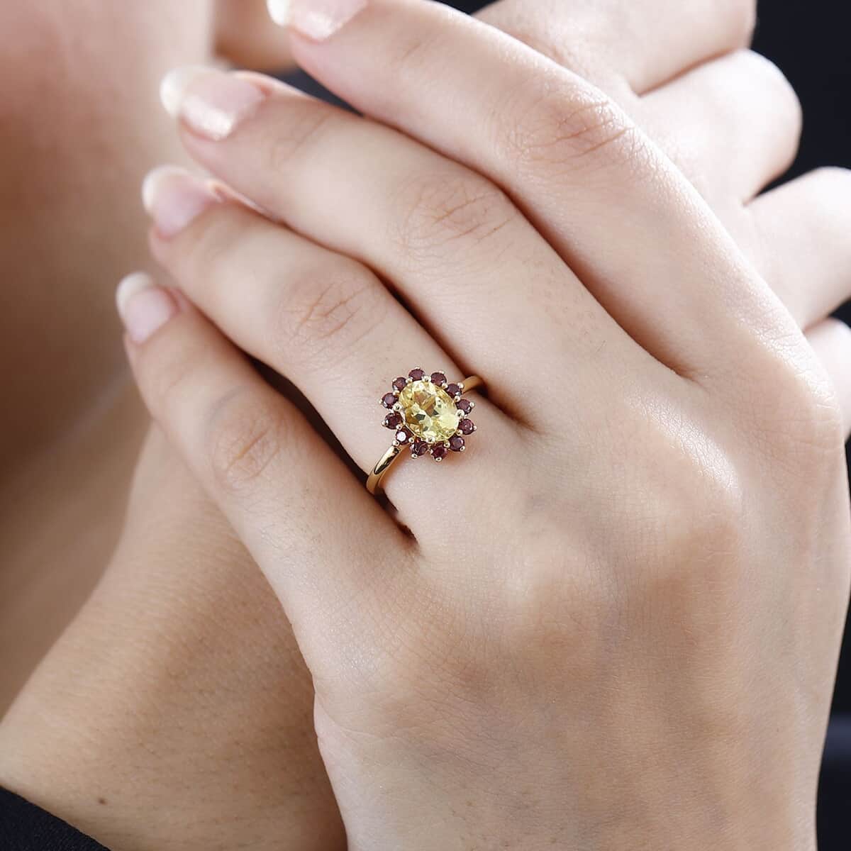 Brazilian Sunfire Beryl and Orissa Rhodolite Garnet Sunburst Ring in Vermeil Yellow Gold Over Sterling Silver (Size 5.0) 1.70 ctw image number 2