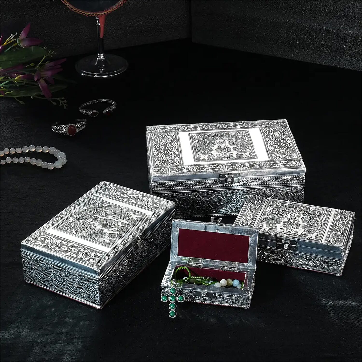 "Set of 4 Owl Nested Oxidized Nested Box  SIZE: 9.5(L)x6.75(W)x3.5(H) Inches 8(L)x5.25(W)x2.5(H) Inches 6.5(L)x4(W)x2(H) Inches 5(L)x2.5(W)x1.25(H) inch COLOR: Sliver"