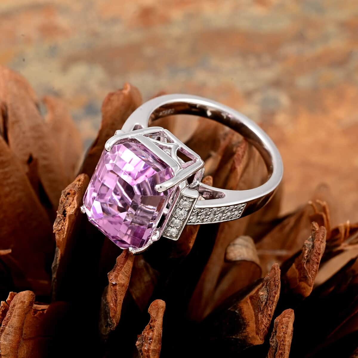 Certified & Appraised Rhapsody 950 Platinum AAAA Patroke Kunzite, Diamond (E-F, VS) (0.31 cts) Ring (Size 6.0) (10.25 g) 14.30 ctw image number 1