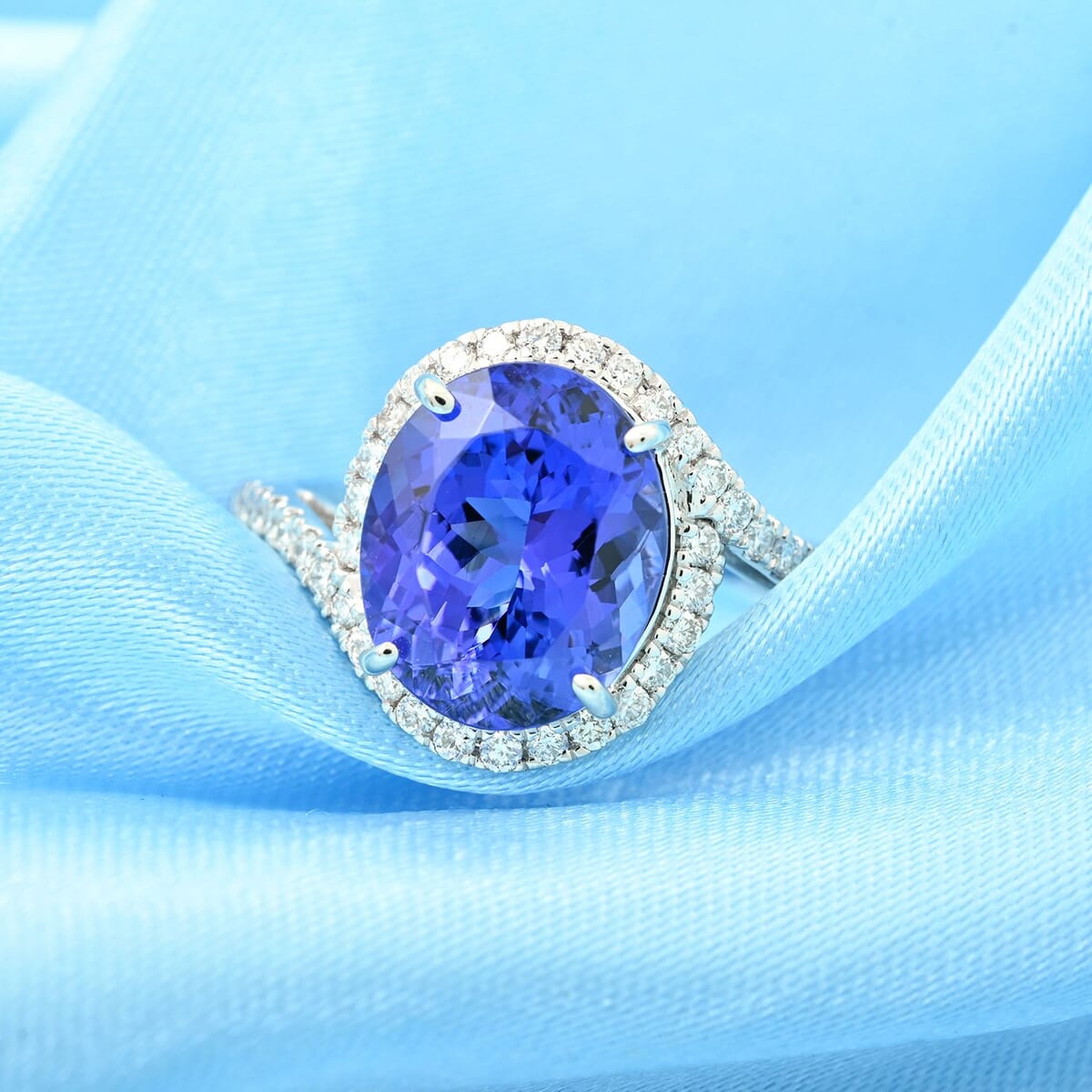 Certified & Appraised Rhapsody AAAA Tanzanite and E-F VS Diamond 4.30 ctw Ring in 950 Platinum (Size 7.5) 6.50 Grams image number 1