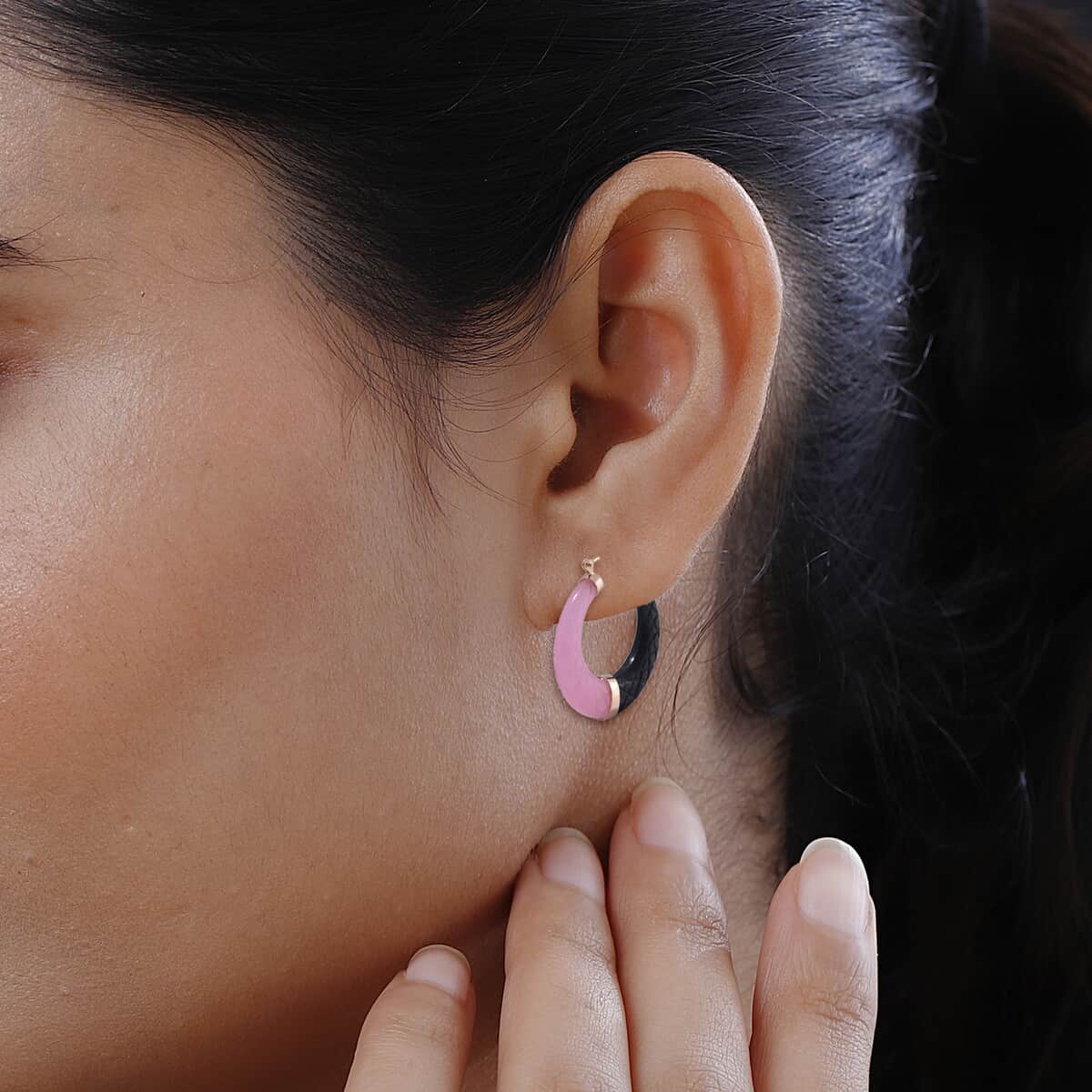 Pink and Black Jade (D) 104.00 ctw Hoop Earrings in Vermeil Rose Gold Over Sterling Silver  image number 2