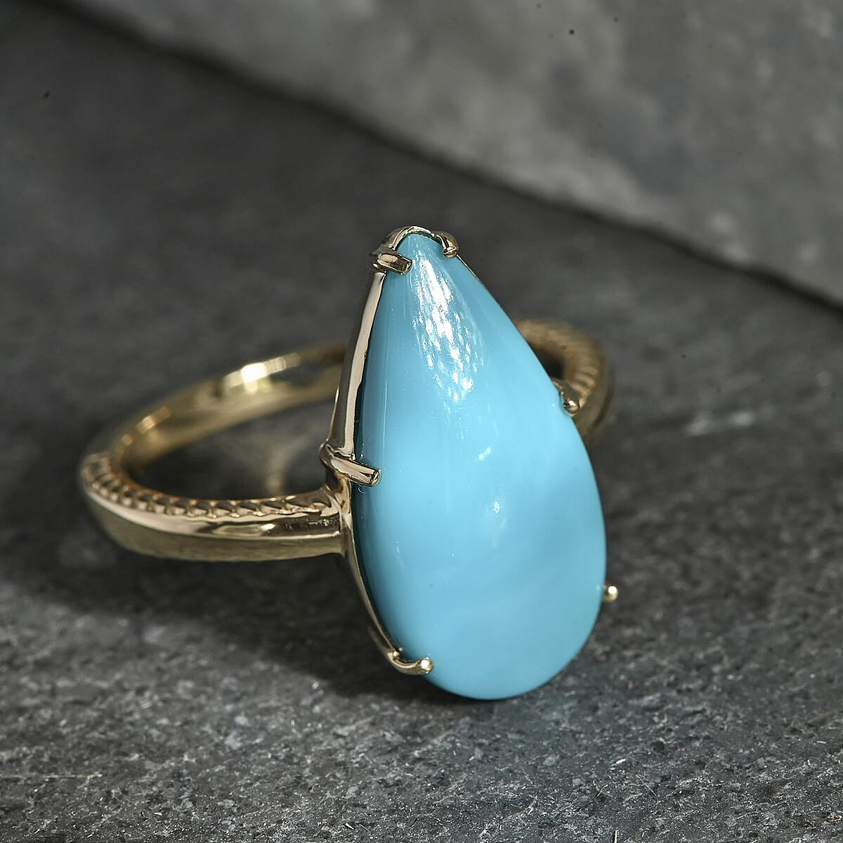 Certified & Appraised Luxoro AAA Sleeping Beauty Turquoise 6.30 ctw Solitaire Ring in 10K Yellow Gold (Size 8.0) image number 1