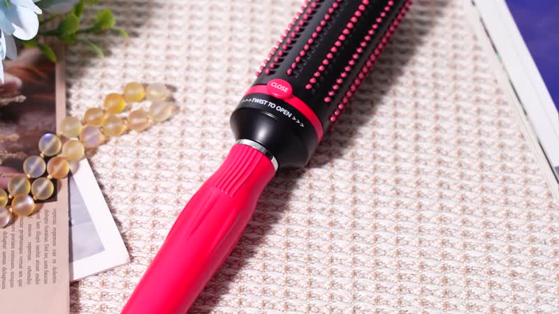 Neomi Portable Easy Clean Rotating Comb - Pink