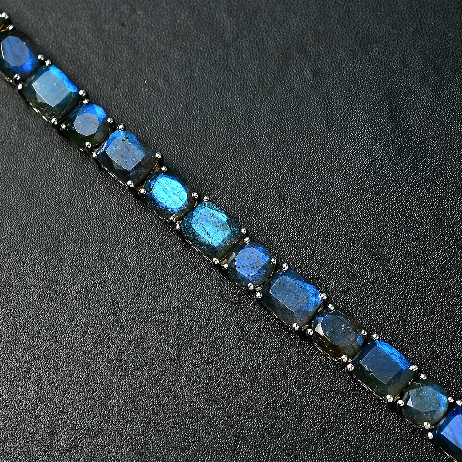 6.5 Inches - Product card gallery slide 3 (10145437024539)