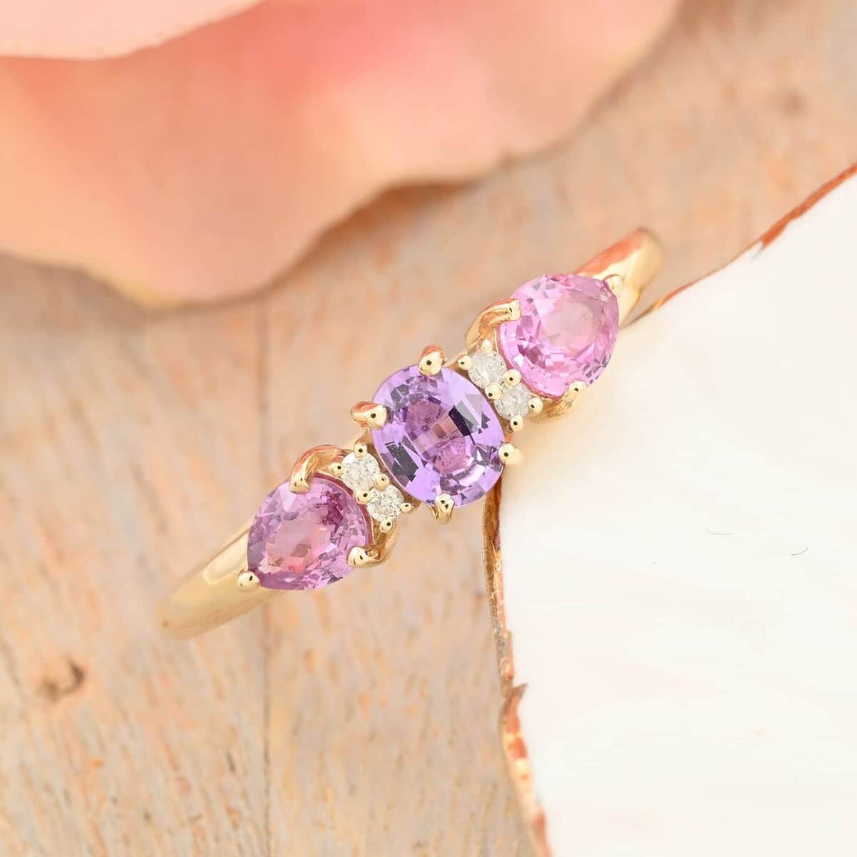 14K Yellow Gold AAA Madagascar Purple and Pink Sapphire, Diamond (G-H, I3) Ring (Size 10.0) 1.25 ctw image number 1