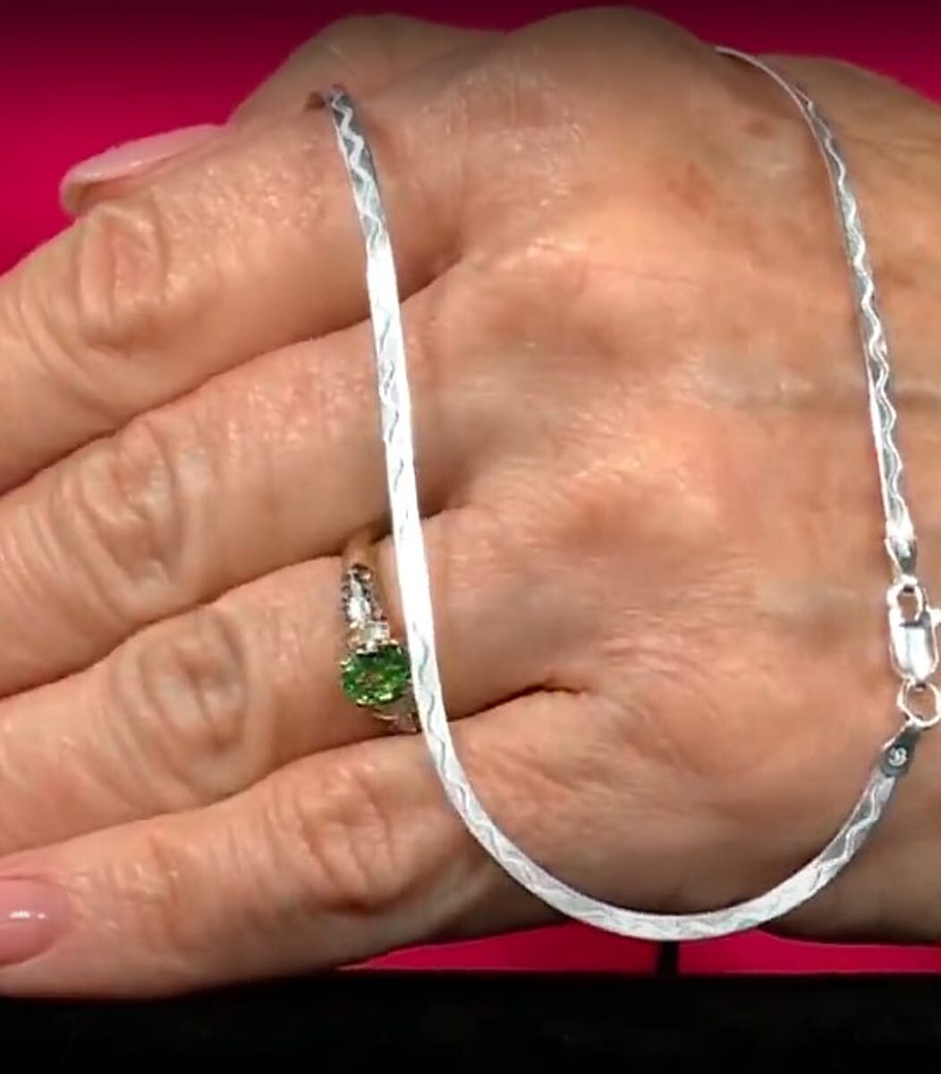 Sterling Silver Zig-Zag Herringbone Chain Necklace 18 Inches 3.90 Grams image number 2