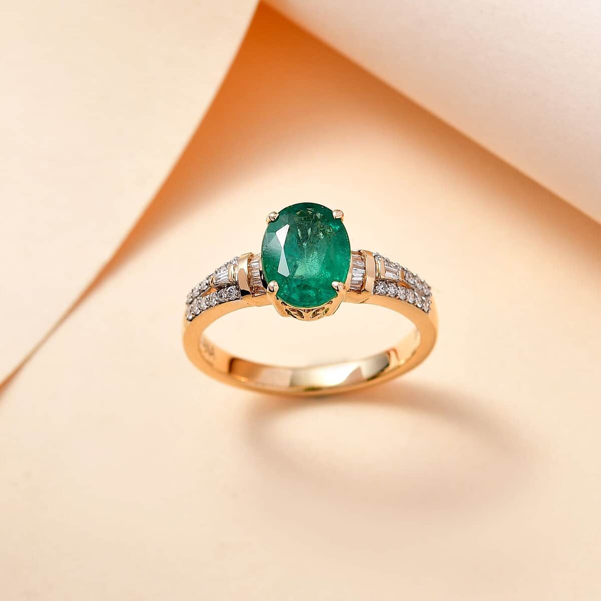 Iliana 18K Yellow Gold AAA Emerald, Diamond (G-H, SI) (0.20 cts) Ring (Size 6.0) (4.10 g) 1.85 ctw image number 1