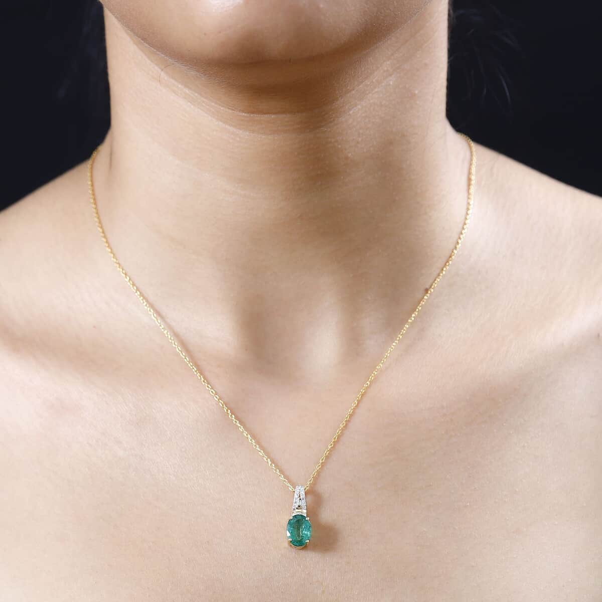 Iliana 18K Yellow Gold AAA Kagem Zambian Emerald and G-H SI Diamond Pendant 1.80 ctw image number 2