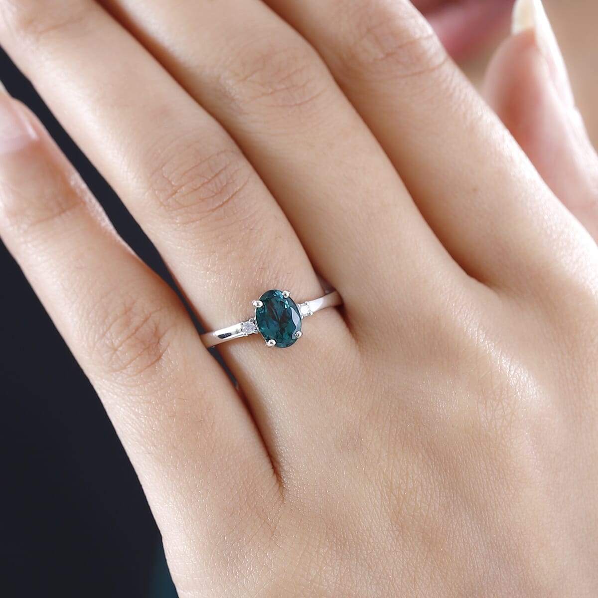 Luxoro 10K White Gold AAA Indian Ocean Apatite and G-H I2 Diamond Ring (Size 8.0) 1.40 ctw image number 2