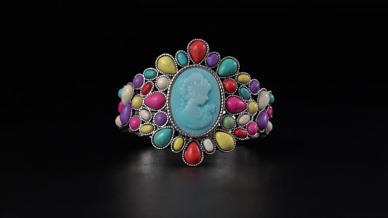 Cameo, Multi Color Howlite Bangle Bracelet in Silvertone (7.0 In) 26.00 ctw