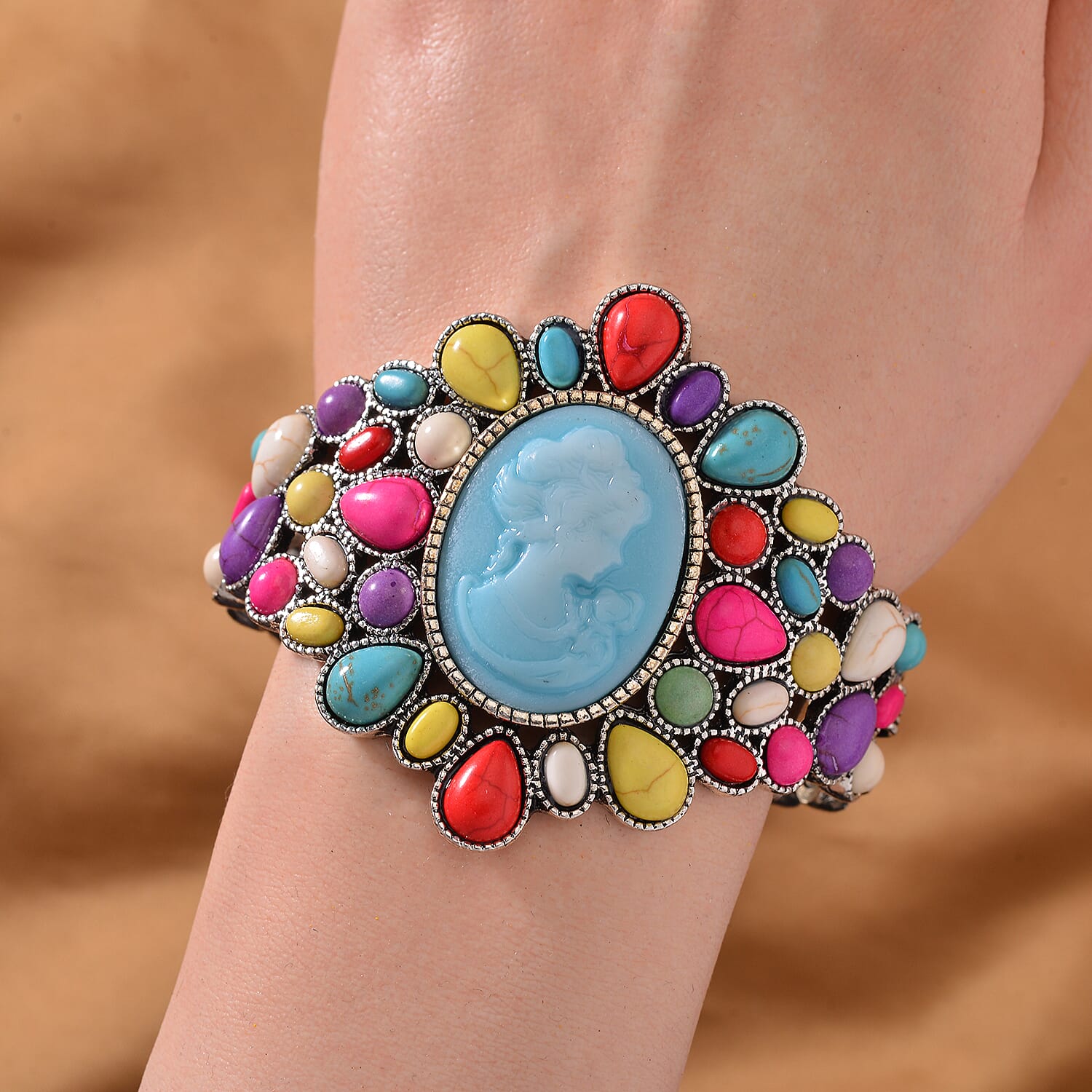 Cameo and Multi Color Howlite Bangle Bracelet in Silvertone (7.0 In) 26.00 ctw