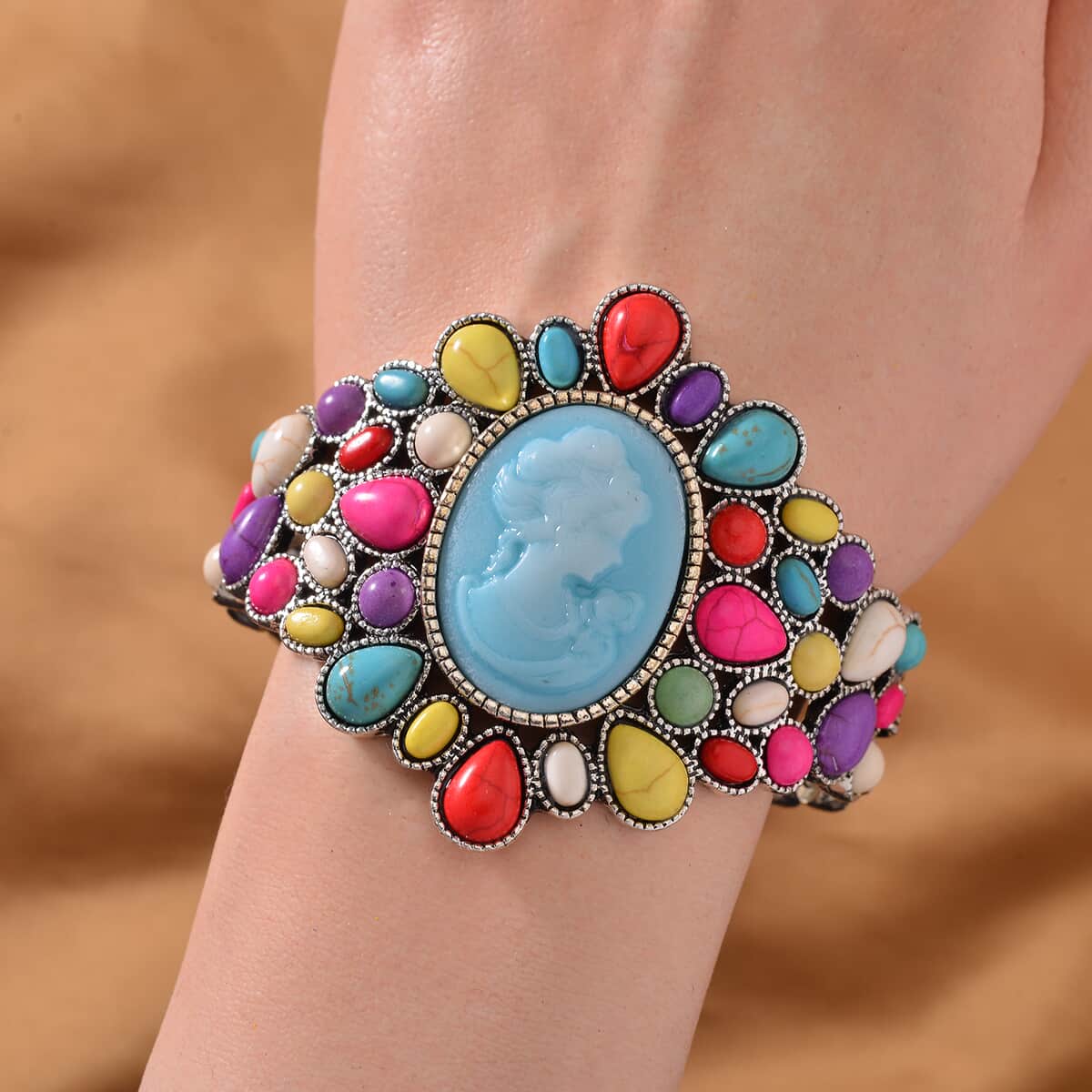 Cameo and Multi Color Howlite Bangle Bracelet in Silvertone (7.0 In) 26.00 ctw image number 1