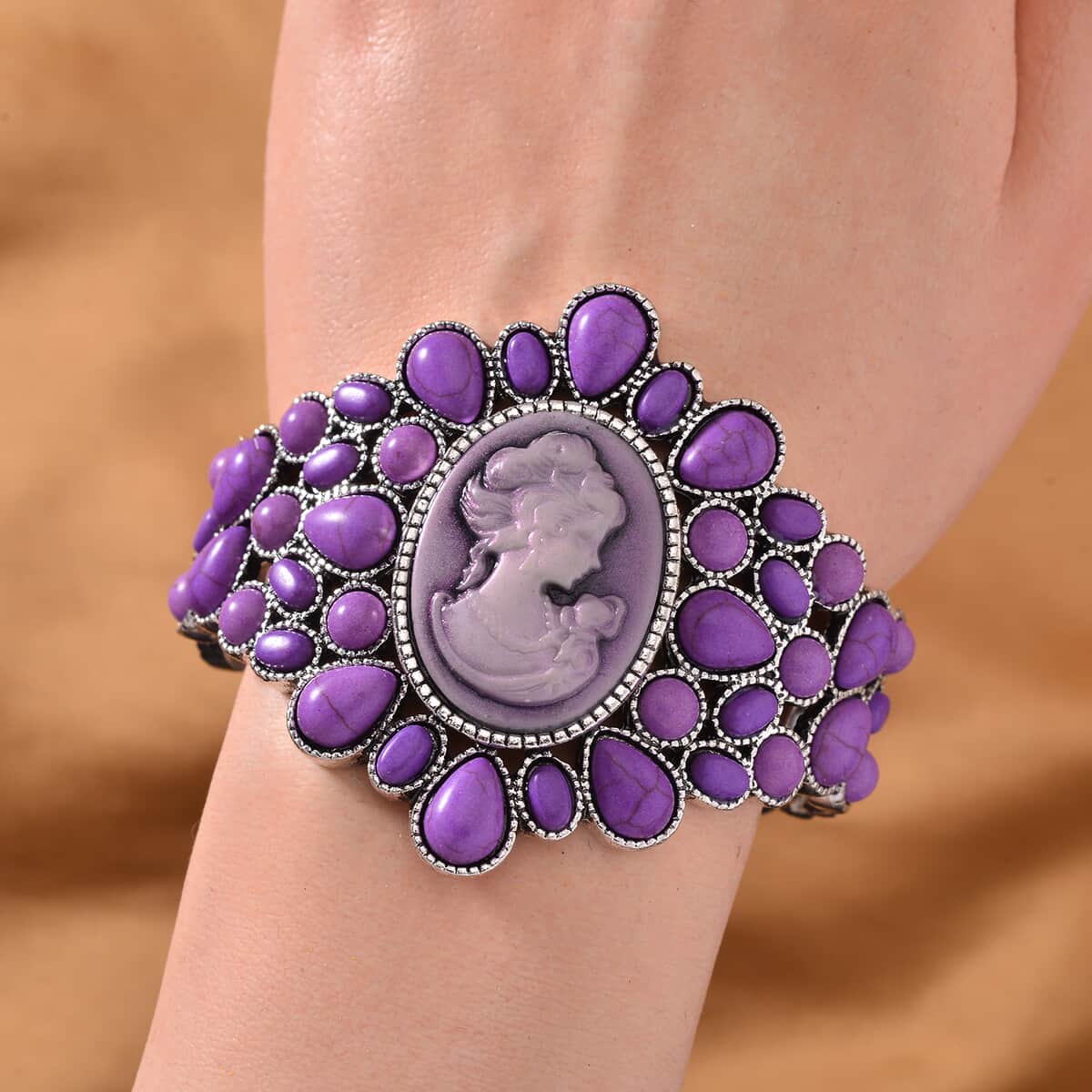 Cameo and Purple Howlite Bangle Bracelet in Silvertone (7.0 In) 26.00 ctw image number 1