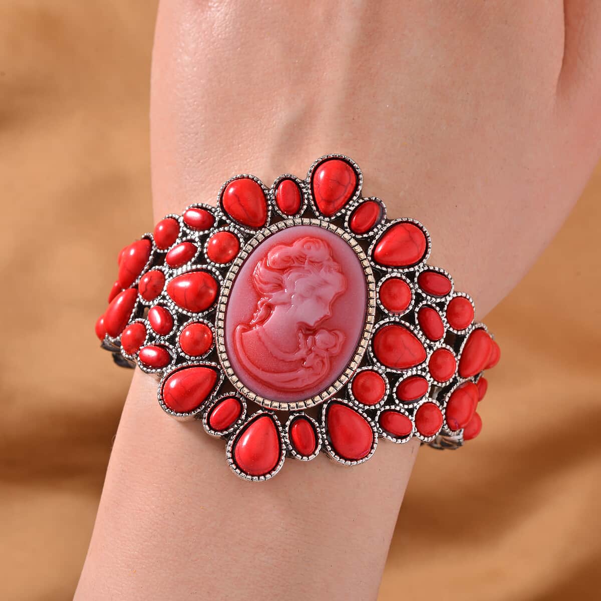 Cameo and Red Howlite Bangle Bracelet in Silvertone (7.0 In) 26.00 ctw image number 1