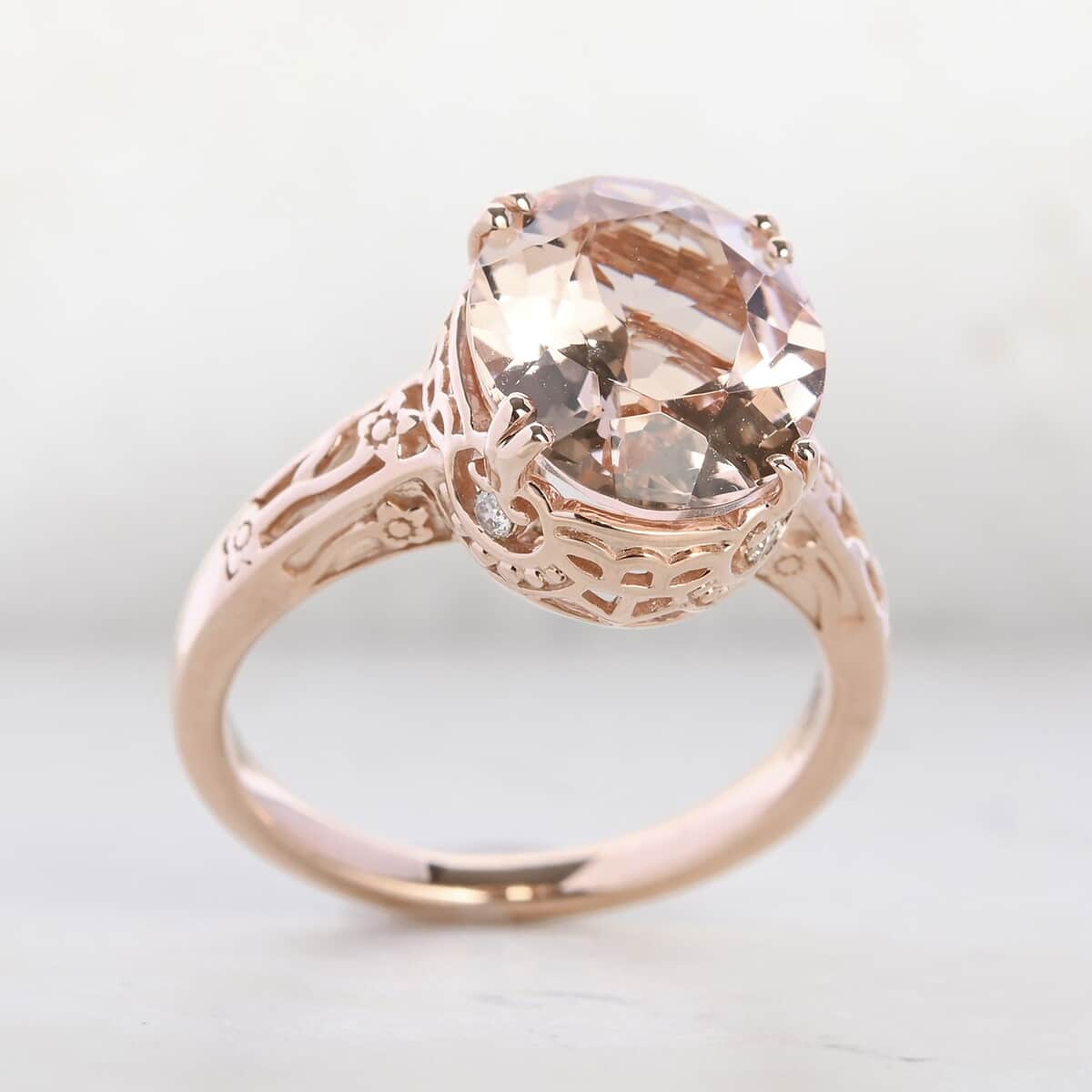 Certified & Appraised Luxoro AAA Marropino Morganite and G-H I2 Diamond 4.15 ctw Ring in 10K Rose Gold (Size 7.0) image number 1