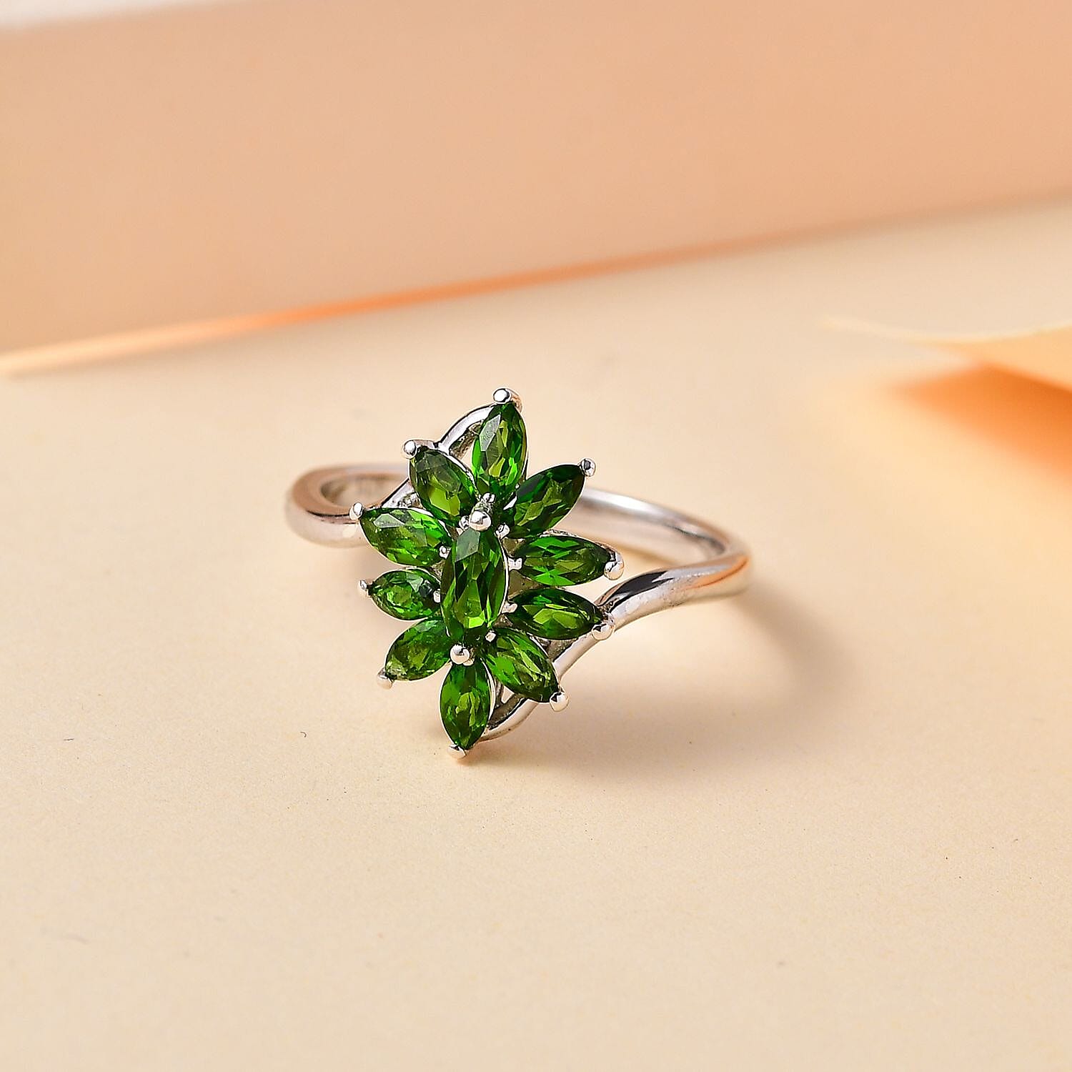 Chrome Diopside 0.90 ctw Ring in Rhodium Over Sterling Silver (Size 10.0)