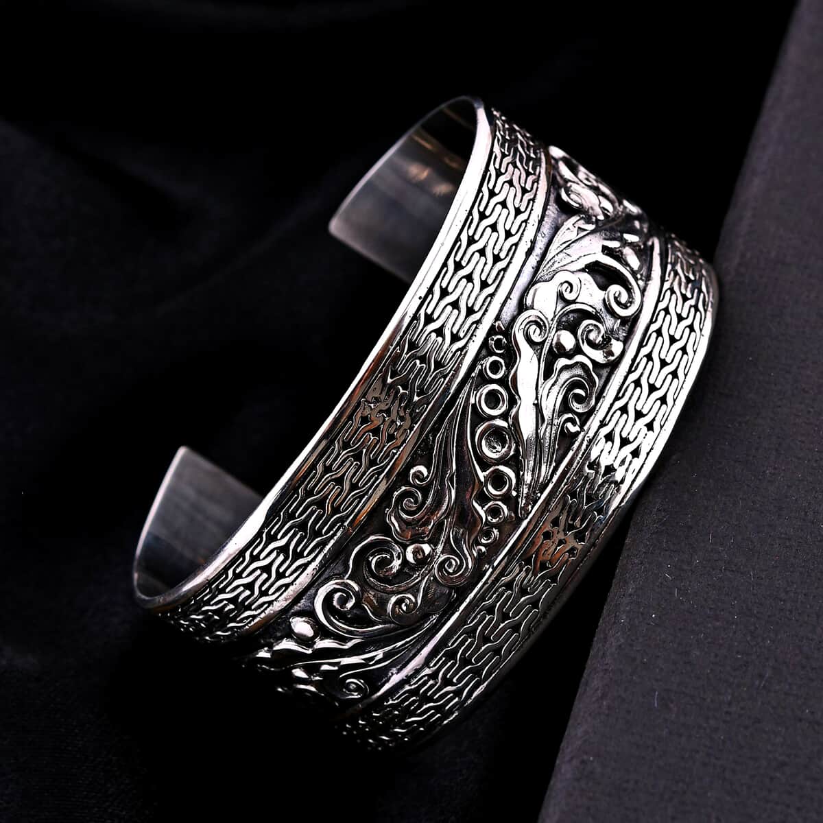 Bali Legacy Sterling Silver Floral Cuff Bracelet (7.25 In) 38.35 Grams image number 1