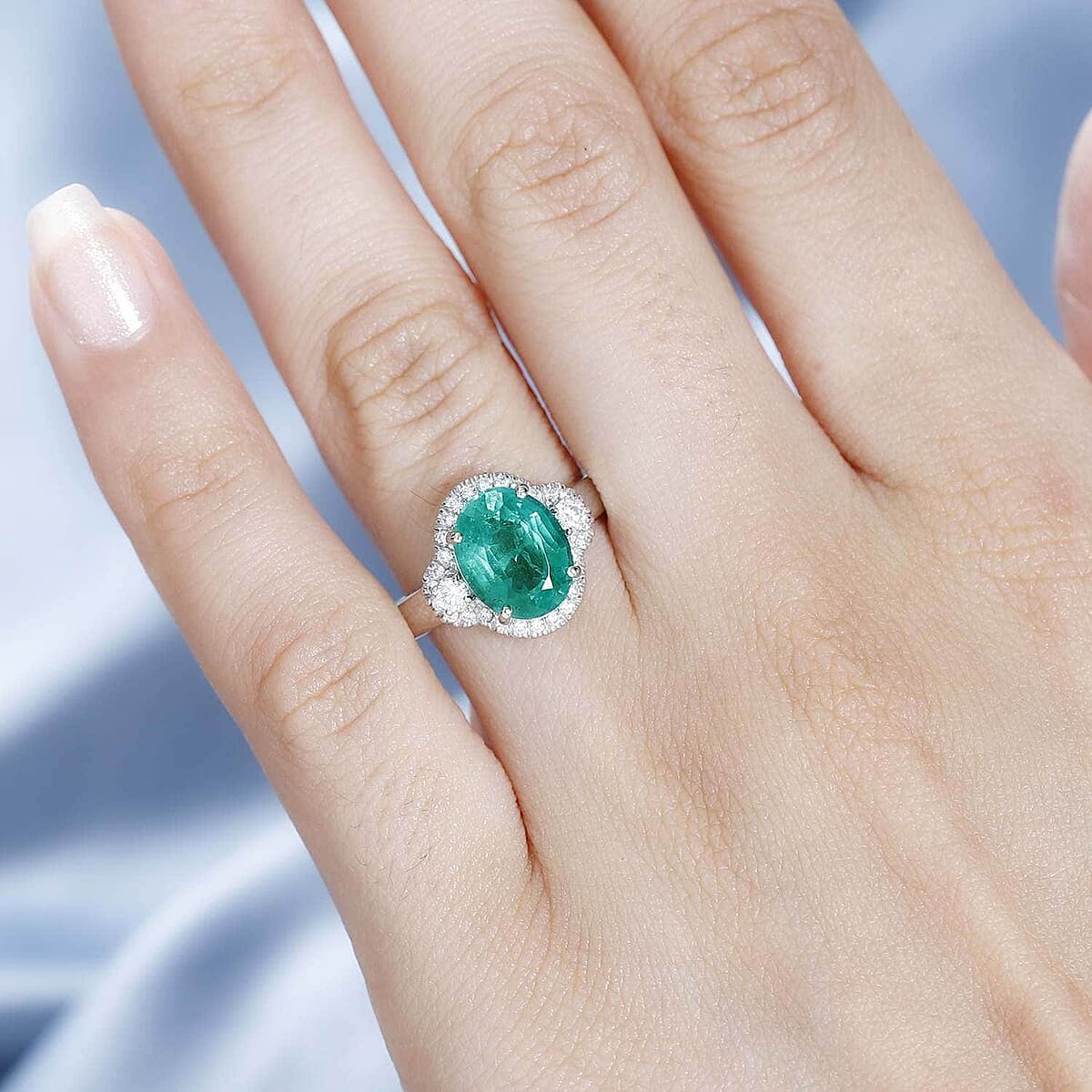 Rhapsody AAAA Kagem Zambian Emerald and E-F VS2 Diamond 3.10 ctw Ring in 950 Platinum (Size 7.5) 5.85 Grams image number 2