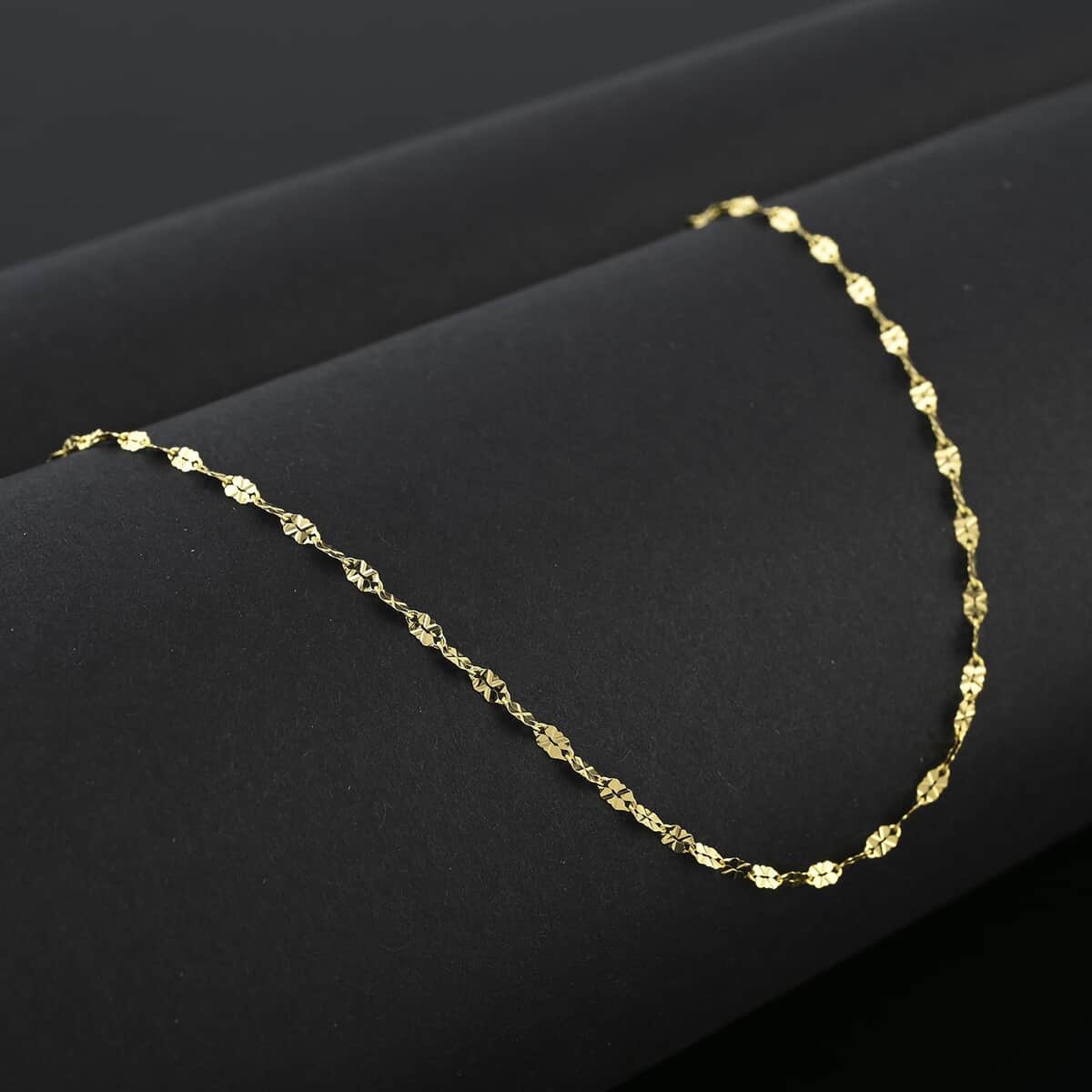 Italian Diamond-Cut Sunburst Chain in 10K Yellow Gold 0.90 Grams 20 Inches image number 1