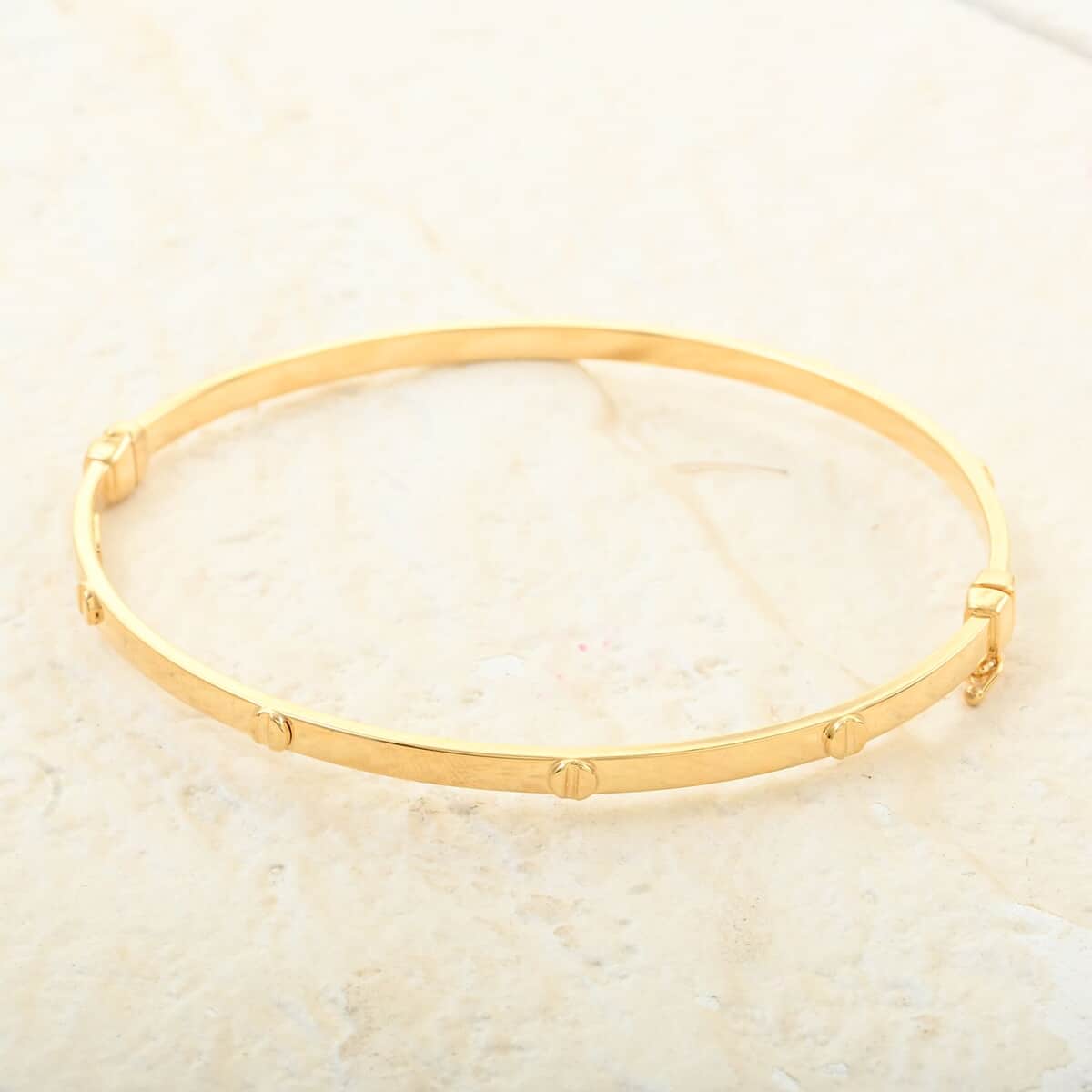 Italian 10K Yellow Gold Screw Bangle Bracelet with Hinged Closure (7.00 In) 3.95 Grams image number 1