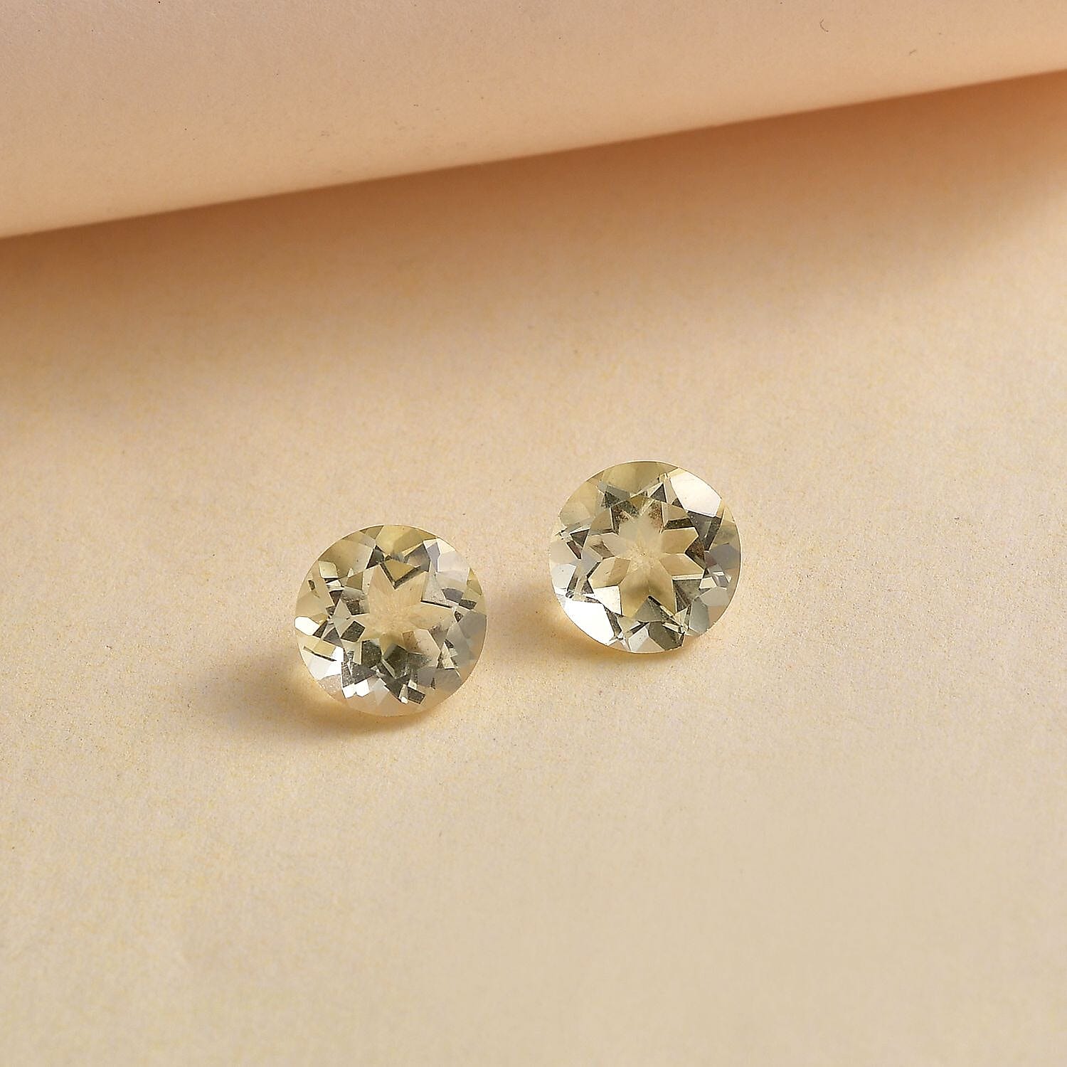 AAA Brazilian Green Gold Quartz Set of 2 (Rnd 8 mm) 3.05 ctw Loose gemstone