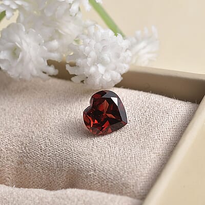Mozambique Garnet (Hrt 8 mm) 1.98 ctw Loose gemstone