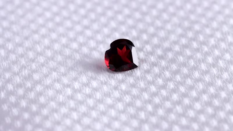 AA Mozambique Garnet (Hrt 8 mm) 1.77 ctw Loose gemstone