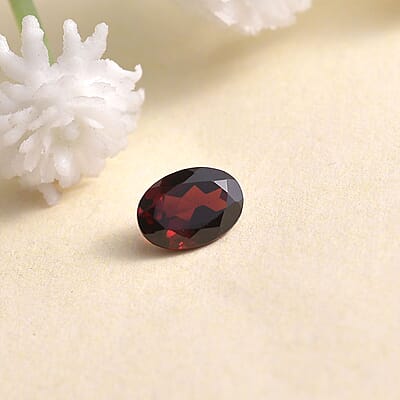 Mozambique Garnet (Ovl 7x5 mm) 0.80 ctw Loose gemstone