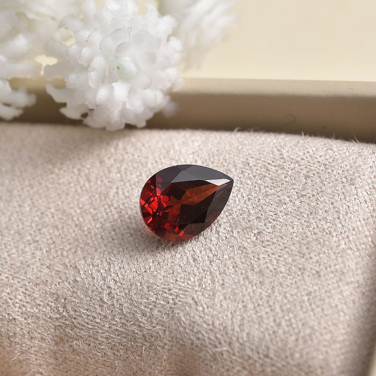 Mozambique Garnet (Pear 8x6 mm) 1.25 ctw Loose Gemstone image number 1