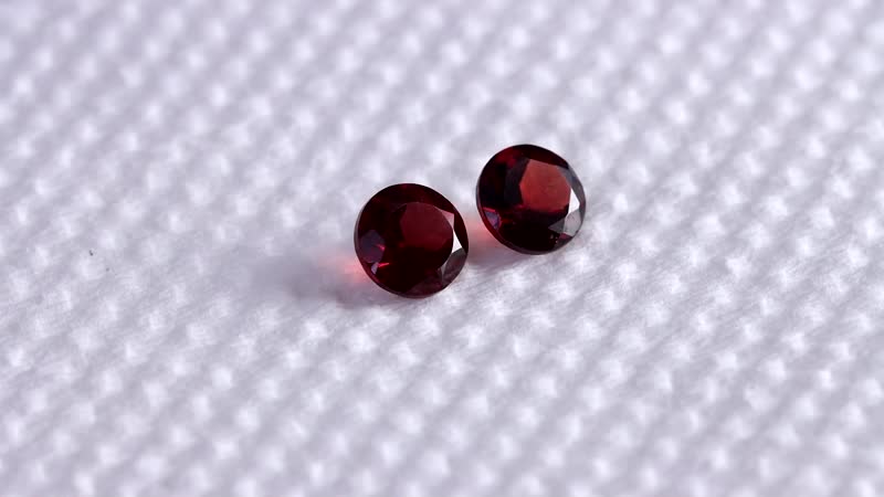 Mozambique Garnet Set of 2 (Rnd 7 mm) 2.66 ctw Loose gemstone