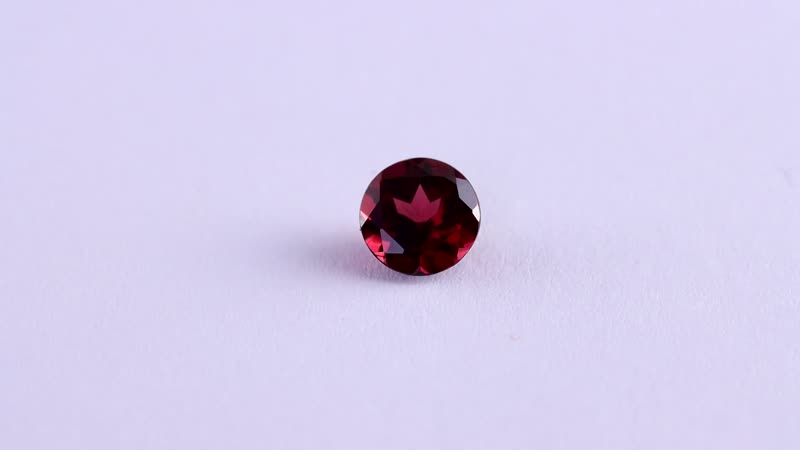 Mozambique Garnet (Rnd 8 mm) 1.74 ctw Loose gemstone