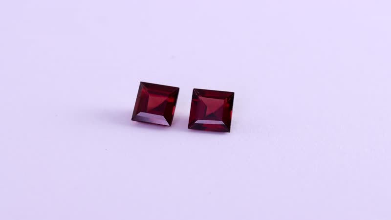 Mozambique Garnet Set of 2 (Sqr 7 mm) 3.61 ctw Loose gemstone