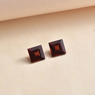Mozambique Garnet Set of 2 (Sqr 7 mm) 3.61 ctw Loose gemstone