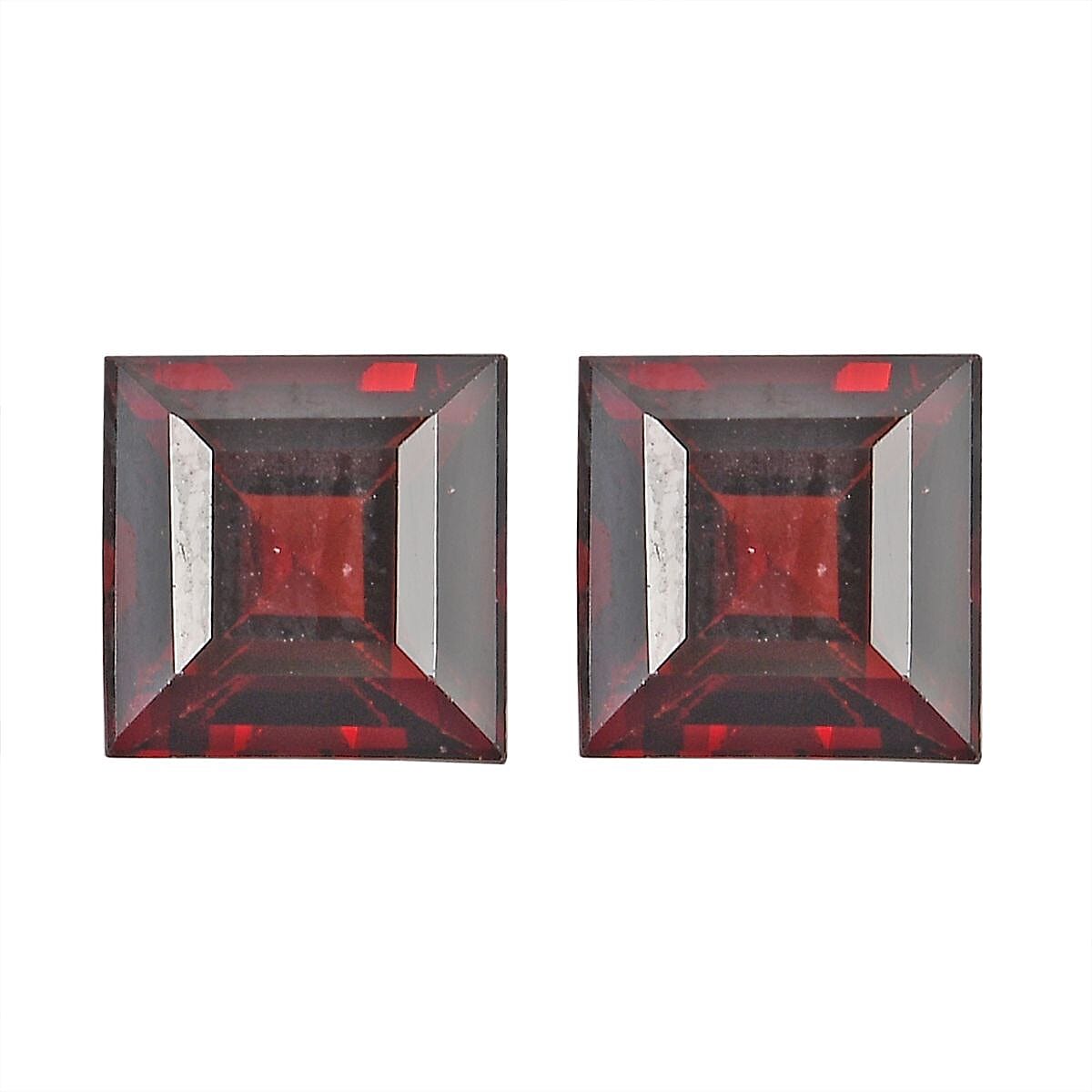 AA Mozambique Garnet Set of 2 (Sqr 7 mm) 3.86 ctw Loose gemstone
