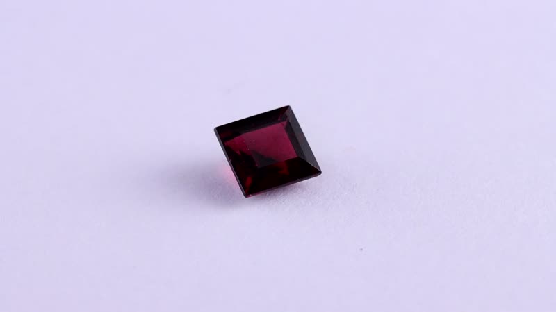 AA Mozambique Garnet (Sqr 8 mm) 2.44 ctw Loose gemstone