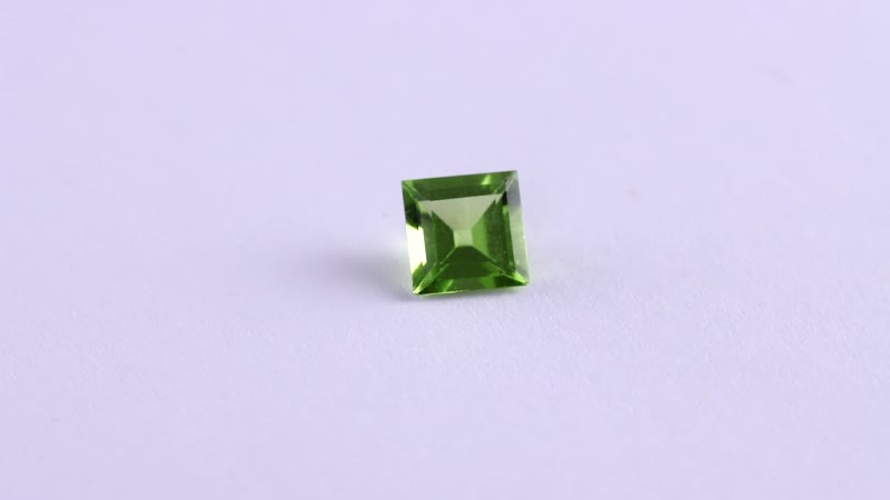 Peridot (Sqr 7 mm) 1.58 ctw Loose gemstone