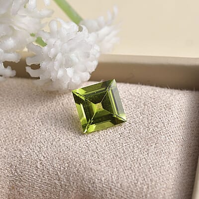 Peridot (Sqr 7 mm) 1.58 ctw Loose gemstone
