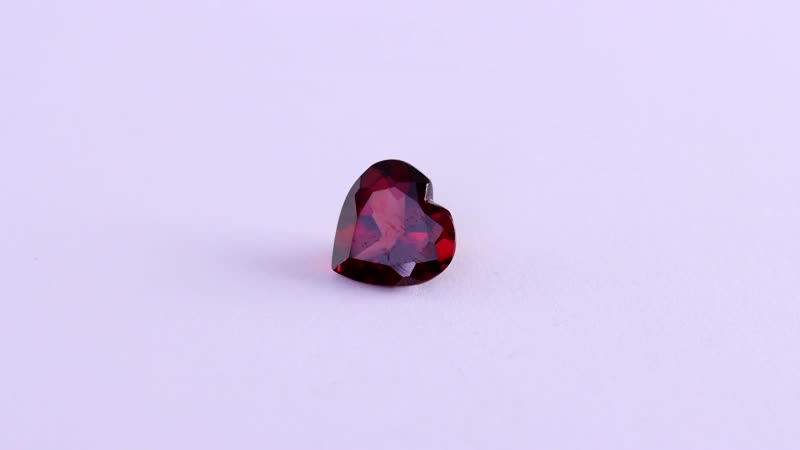 AA Mozambique Garnet (Hrt 10 mm) 2.98 ctw Loose gemstone