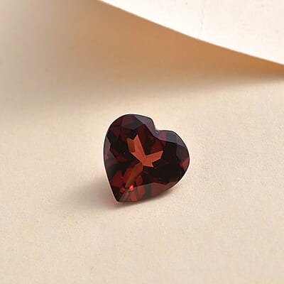 AA Mozambique Garnet (Hrt 10 mm) 2.98 ctw Loose gemstone