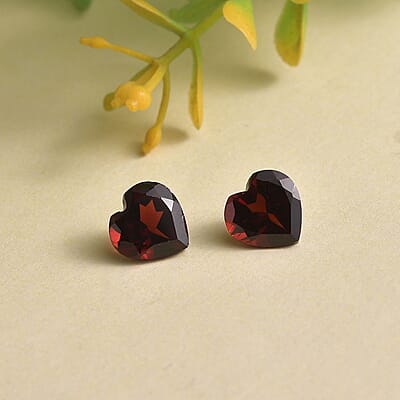 AA Mozambique Garnet Set of 2 (Hrt 8 mm) 3.46 ctw Loose gemstone