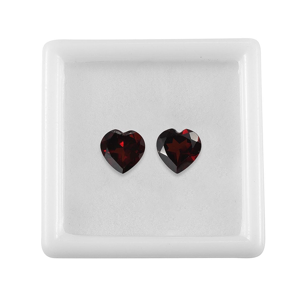 AA Mozambique Garnet Set of 2 (Hrt 8 mm) 3.46 ctw Loose gemstone