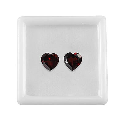 AA Mozambique Garnet Set of 2 (Hrt 8 mm) 3.46 ctw Loose gemstone