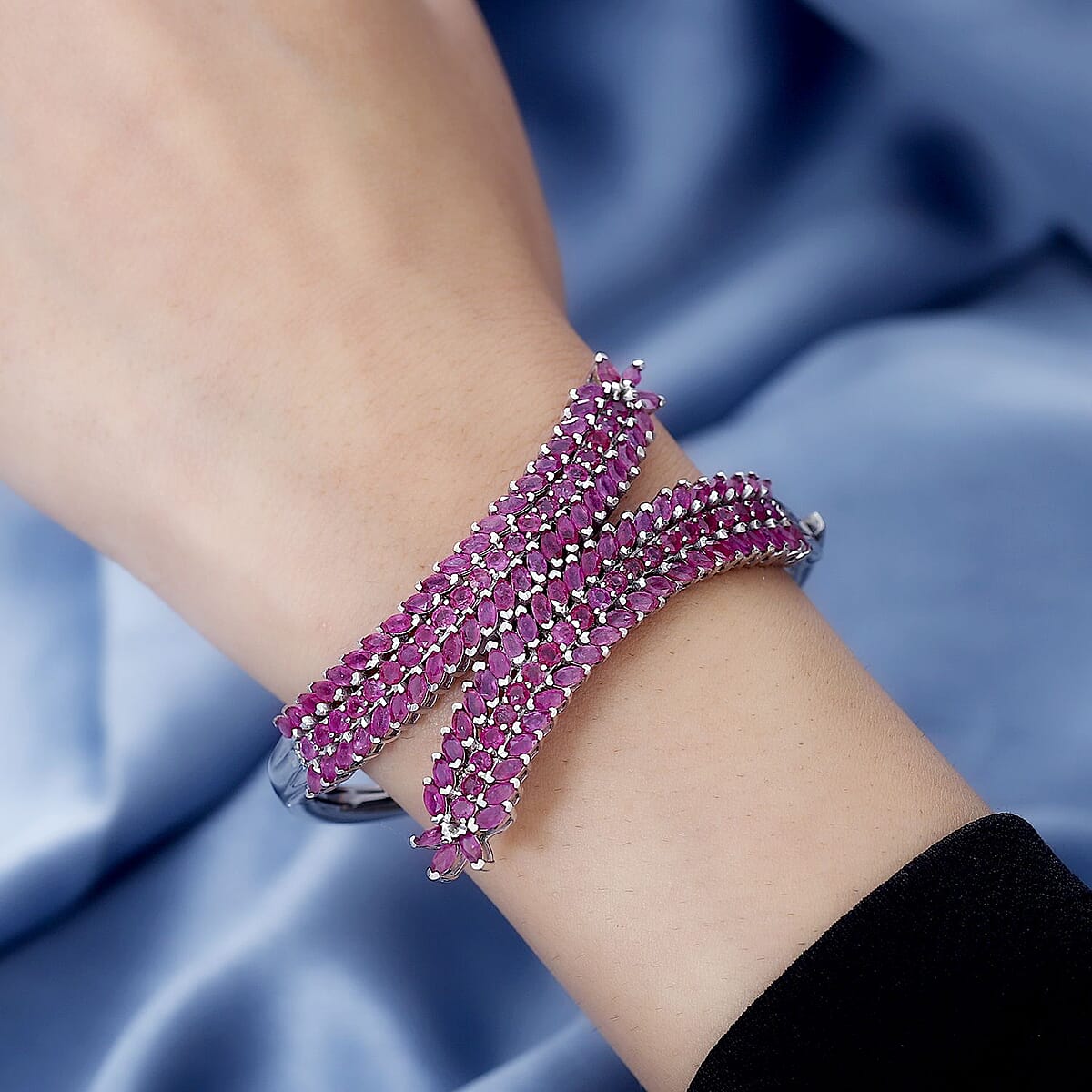 Niassa Ruby (FF) Bypass Leaf Bangle Bracelet in Platinum Over Sterling Silver (8.00 In) 15.70 ctw image number 2